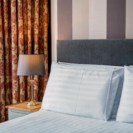 The Maynard Guest house 3*