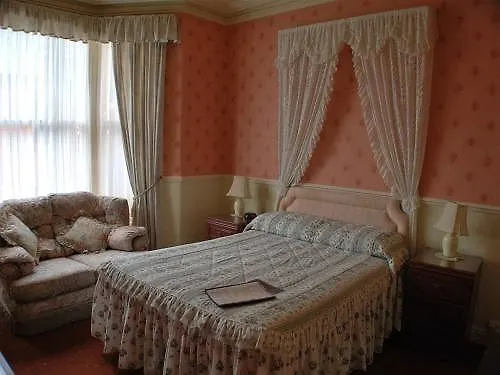 Guest house The Maynard 3*