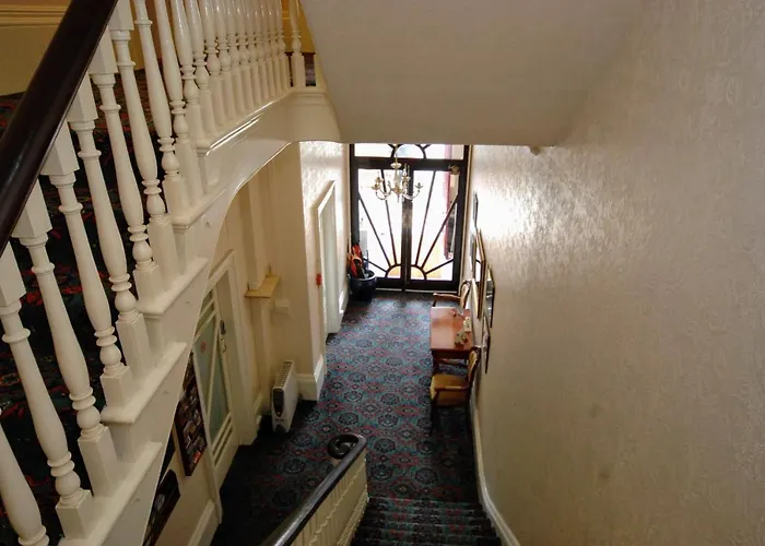 Guest house The Maynard 3*