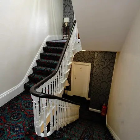 The Maynard Guest house 3*