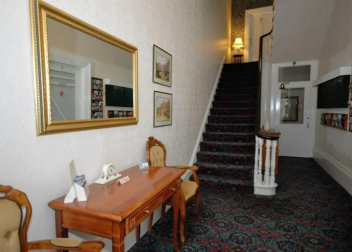 Guest house The Maynard 3*